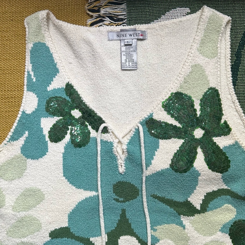 Vintage sweater top - sequins & floral pattern a la SpongeBob